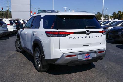 2025 Nissan Pathfinder SL