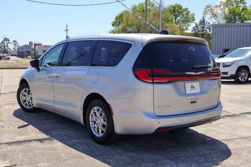 2024 Chrysler Pacifica Touring-L