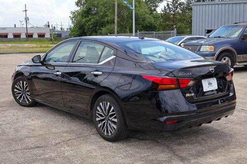 Black 2025 Nissan Altima SV