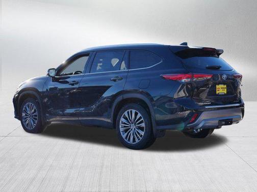 2021 Toyota Highlander Hybrid Platinum