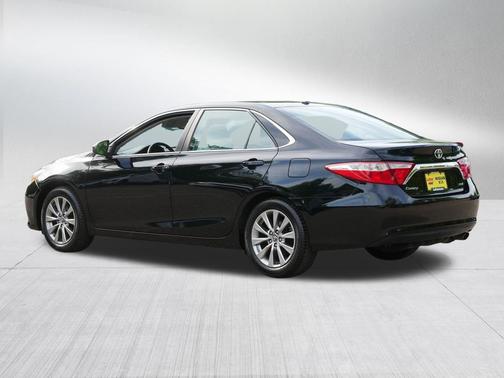 Midnight Black Metallic 2016 Toyota Camry XLE