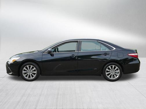 Midnight Black Metallic 2016 Toyota Camry XLE