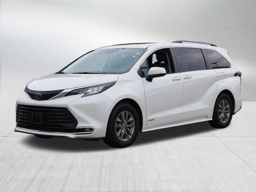2021 Toyota Sienna XLE 7 Passenger