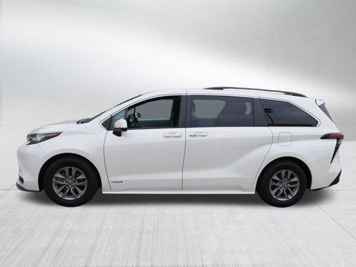 2021 Toyota Sienna XLE 7 Passenger