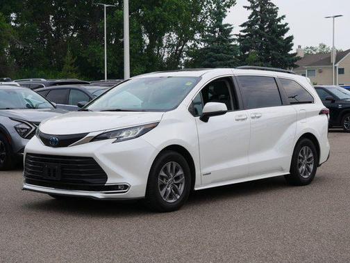 2021 Toyota Sienna XLE 7 Passenger