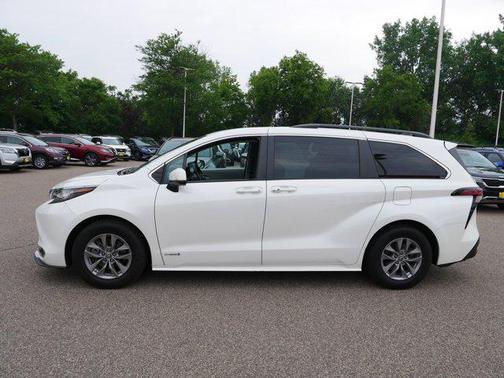 2021 Toyota Sienna XLE 7 Passenger