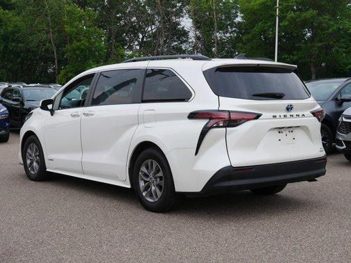 2021 Toyota Sienna XLE 7 Passenger