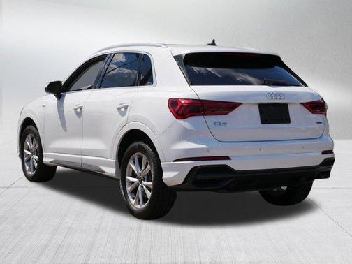 2022 Audi Q3 45 S line Premium