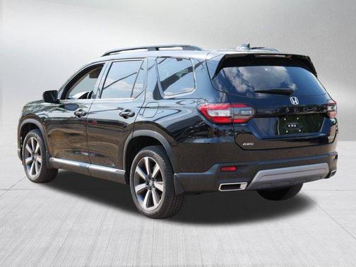 2023 Honda Pilot Touring 8-Passenger