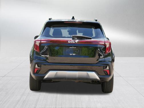 Fusion Black 2024 Kia Seltos S