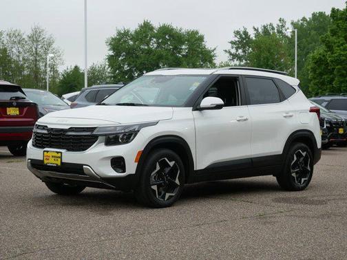 Snow White Pearl 2024 Kia Seltos EX