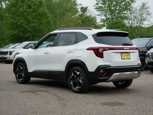 Snow White Pearl 2024 Kia Seltos EX