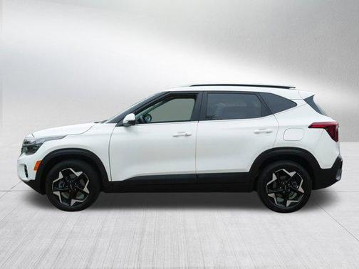 Snow White Pearl 2024 Kia Seltos EX