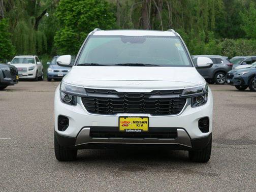 Snow White Pearl 2024 Kia Seltos EX