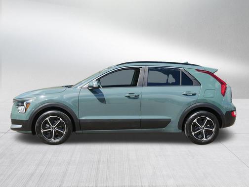 Cityscape Green 2023 Kia Niro EX