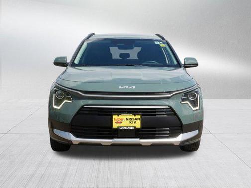 Cityscape Green 2023 Kia Niro EX