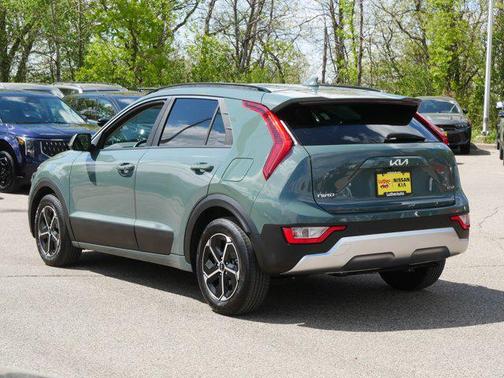 Cityscape Green 2023 Kia Niro EX