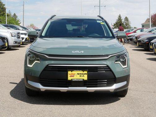 Cityscape Green 2023 Kia Niro EX