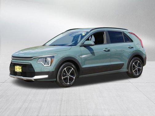 Cityscape Green 2023 Kia Niro EX