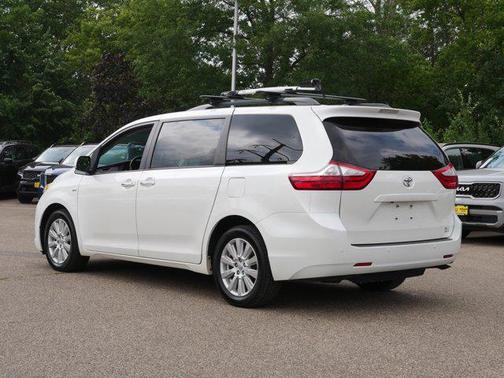 2017 Toyota Sienna XLE