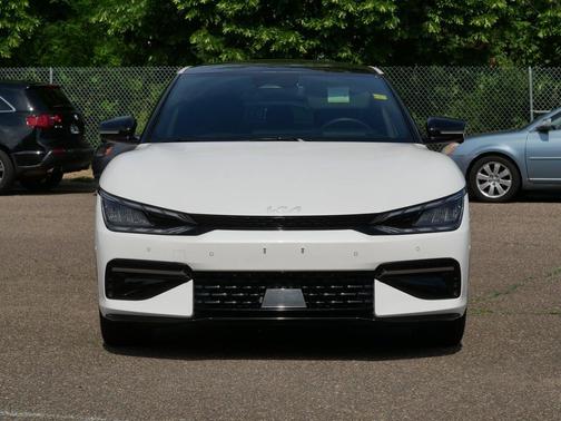 Snow White Pearl 2024 Kia EV6 GT-Line