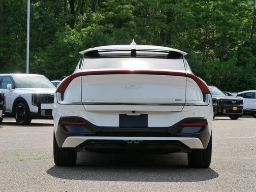 Snow White Pearl 2024 Kia EV6 GT-Line