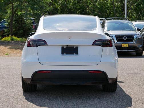 2022 Tesla Model Y Long Range Dual Motor All-Wheel Drive