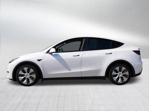 2022 Tesla Model Y Long Range Dual Motor All-Wheel Drive