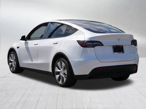 2022 Tesla Model Y Long Range Dual Motor All-Wheel Drive