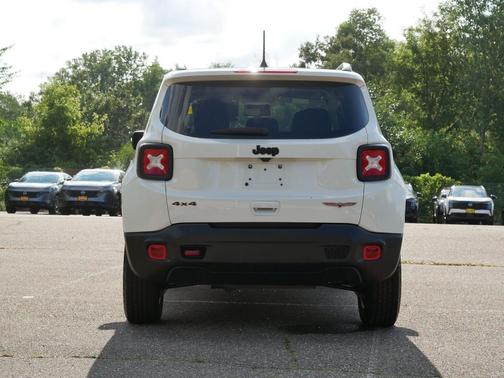 Alpine White Clearcoat 2023 Jeep Renegade Trailhawk
