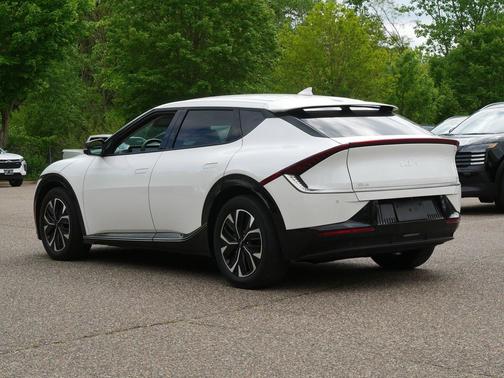Snow White Pearl 2022 Kia EV6 Wind