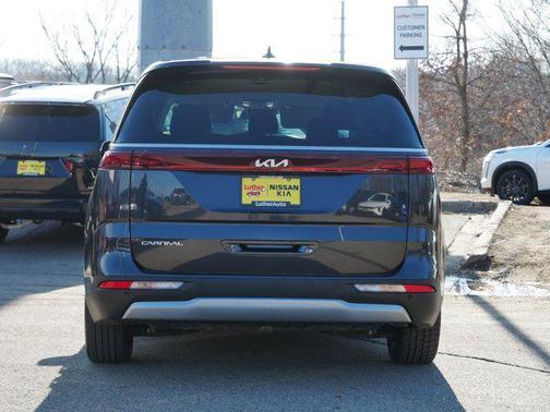 2024 Kia Carnival EX