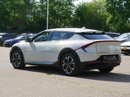 Glacier 2024 Kia EV6 Wind