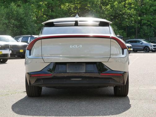 Glacier 2024 Kia EV6 Wind