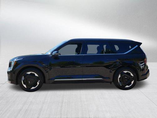Aurora Black Pearl 2024 Kia EV9 Land