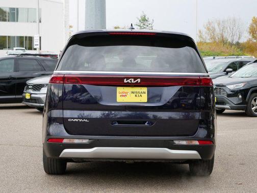 2024 Kia Carnival LX