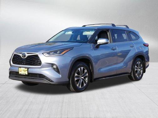 Moon Dust 2021 Toyota Highlander XLE