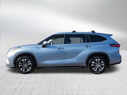 Moon Dust 2021 Toyota Highlander XLE