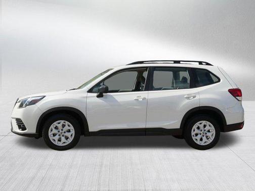 Crystal White Pearl 2022 Subaru Forester Base