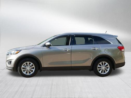 Titanium Silver 2017 Kia Sorento LX