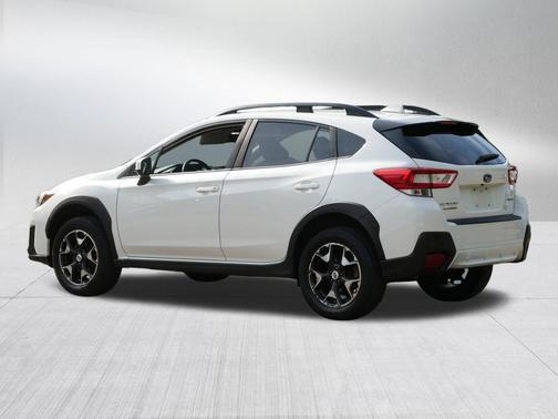 Crystal White Pearl 2018 Subaru Crosstrek 2.0i Premium