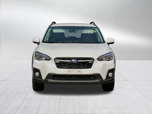 Crystal White Pearl 2018 Subaru Crosstrek 2.0i Premium