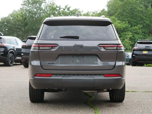 Baltic Gray Metallic Clearcoat 2023 Jeep Grand Cherokee L Altitude