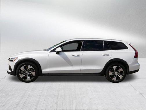2020 Volvo V60 Cross Country T5