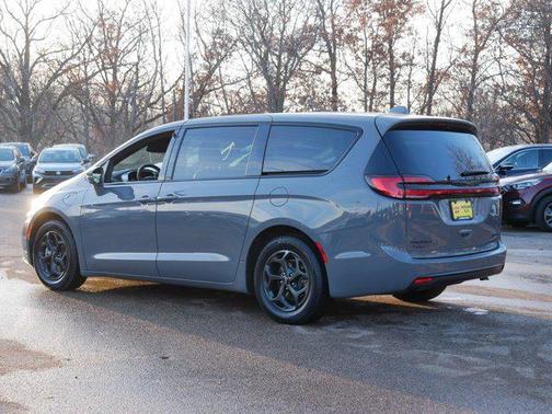 2022 Chrysler Pacifica Hybrid Limited