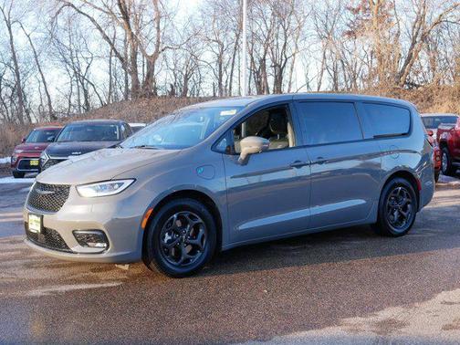 2022 Chrysler Pacifica Hybrid Limited