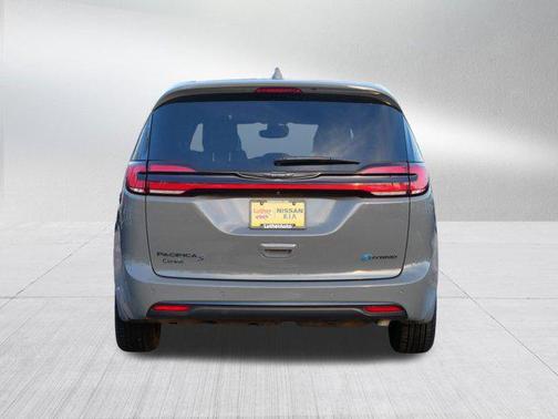 2022 Chrysler Pacifica Hybrid Limited
