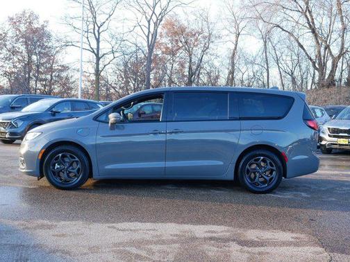 2022 Chrysler Pacifica Hybrid Limited