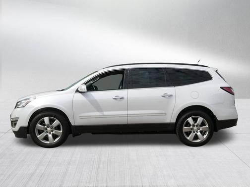 Iridescent Pearl Tricoat 2016 Chevrolet Traverse LTZ