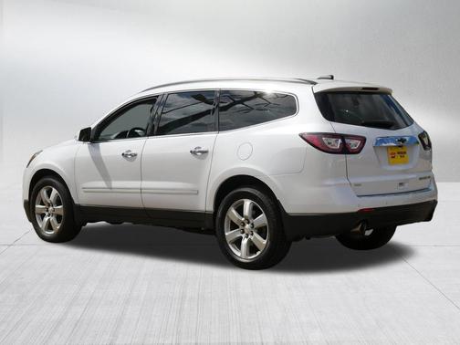 Iridescent Pearl Tricoat 2016 Chevrolet Traverse LTZ